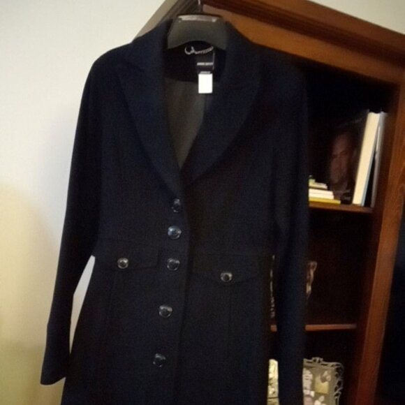BLACK COAT MEDIUM - Picture 1 of 4